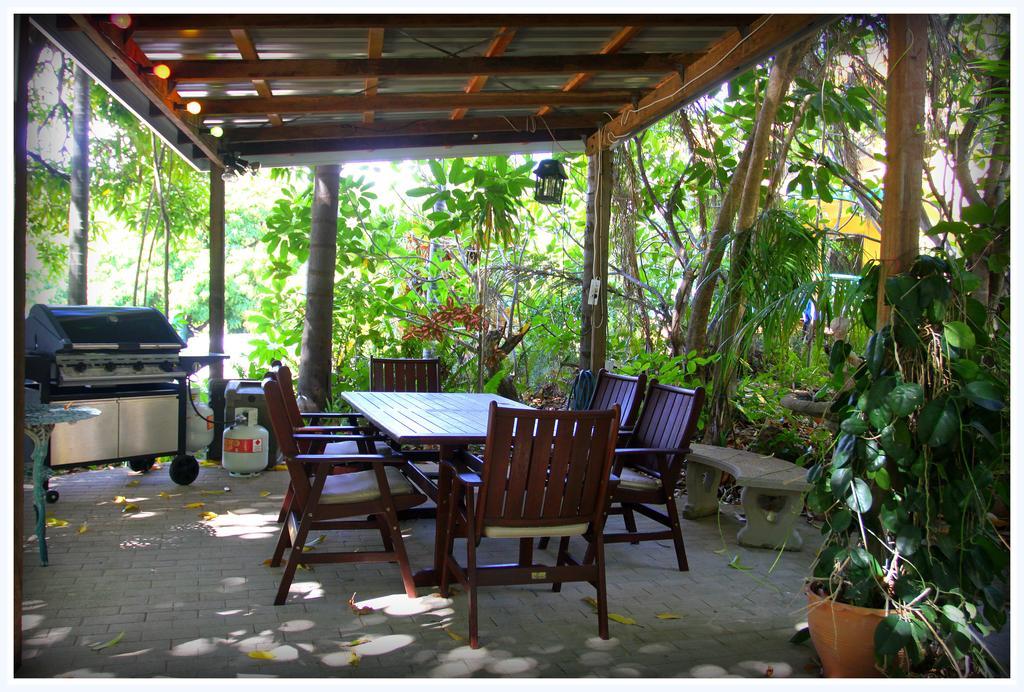 Coral Lodge Bed And Breakfast Inn Townsville Exterior photo